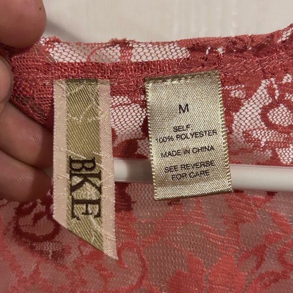 BKE | Coral Lace Blouse | Size Medium - Picture 3 of 5